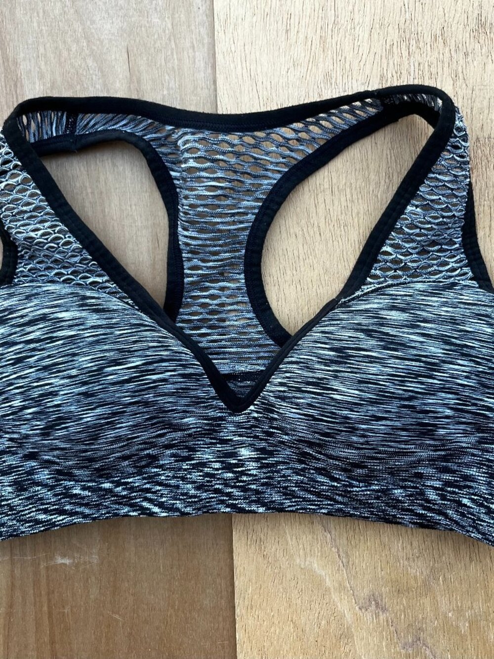VICTORIA’S SECRET PINK RACER BACK PADDED SPORTS BRA Women’s sz M Gray
